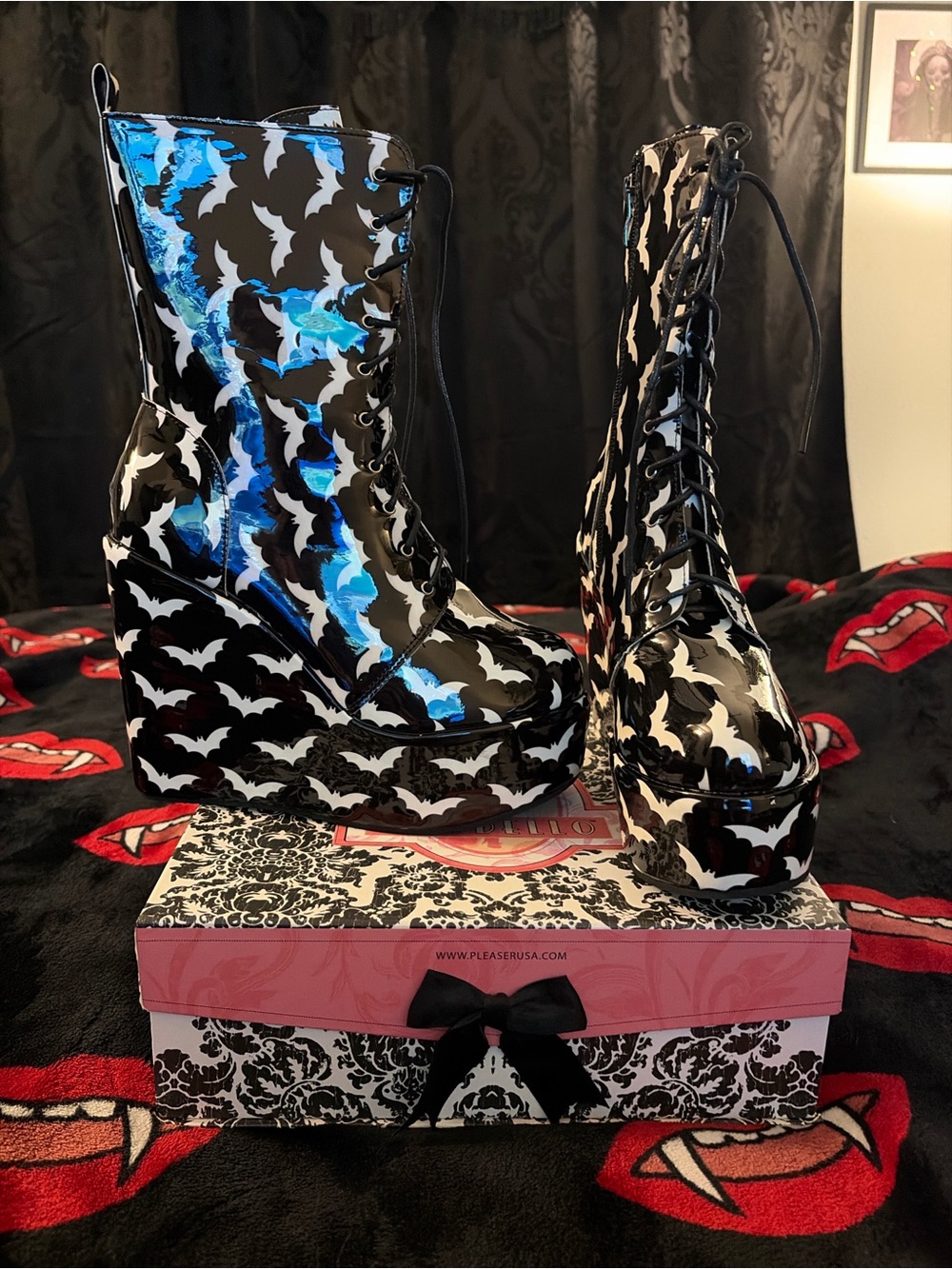 Black & white bat 🦇 Patterned Platform Lace-Up Boots - Women - Picture 3 of 10